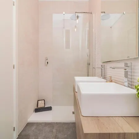 펜션 Luxury Apt *